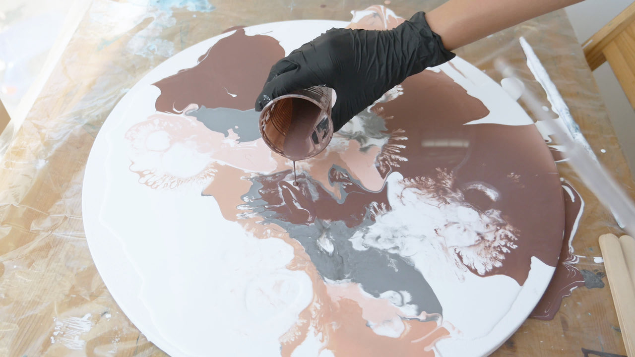 Paint Pouring workshop - Art on a tray